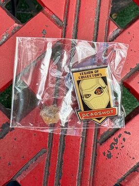 Deadshot Enamel Legion Of Collectors Pin Funko